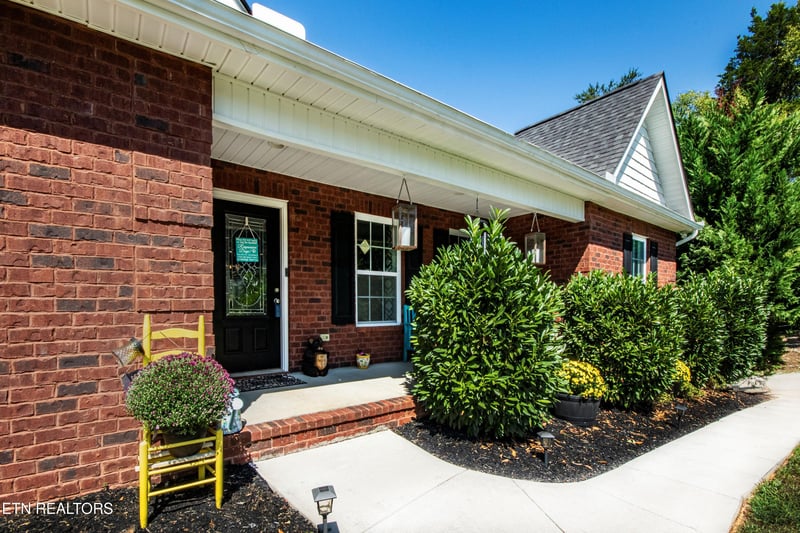 8221 Broken Rock Ln, Knoxville, TN 37924