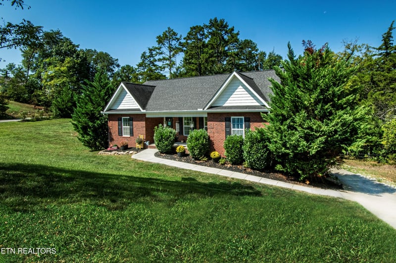 8221 Broken Rock Ln, Knoxville, TN 37924