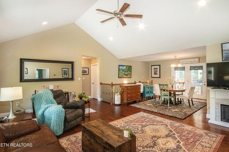 8221 Broken Rock Ln, Knoxville, TN 37924