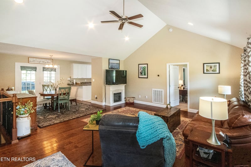 8221 Broken Rock Ln, Knoxville, TN 37924