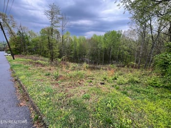 8221 Cricket Rd, Powell, TN 37849