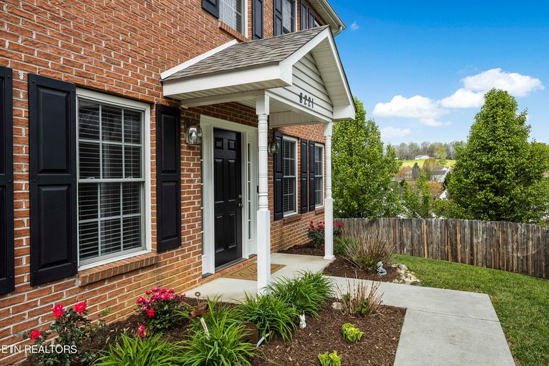 8221 Foxworth Tr, Powell, TN 37849