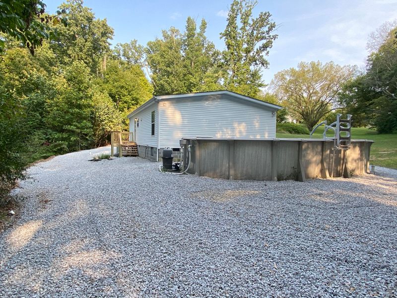 8221 Lucas Ln, Powell, TN 37849