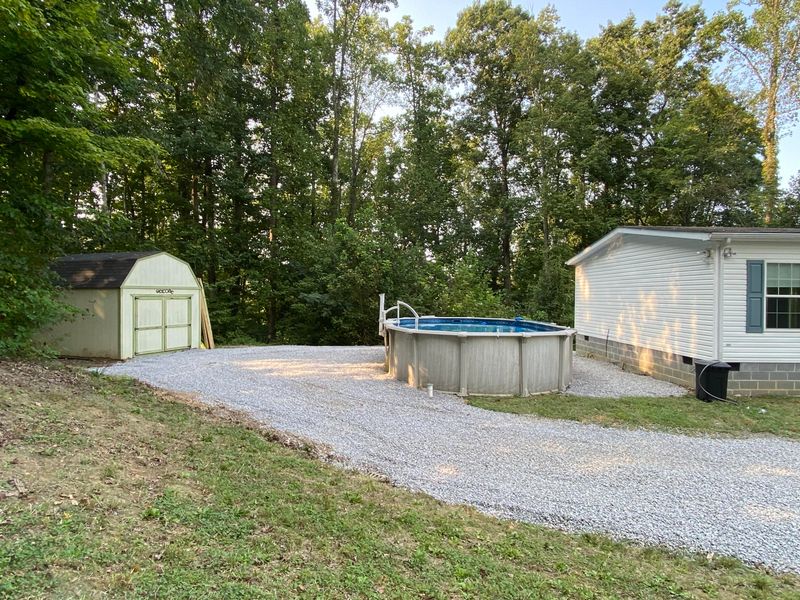 8221 Lucas Ln, Powell, TN 37849