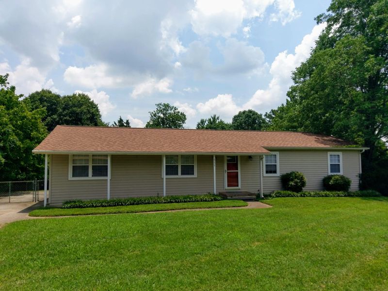 8224 Broken Arrow Dr, Knoxville, TN 37923