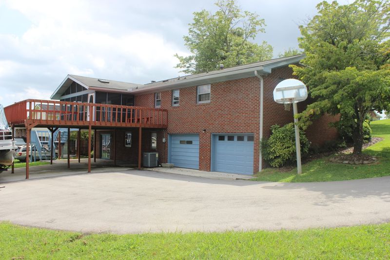 8224 Spruceland Rd, Powell, TN 37849