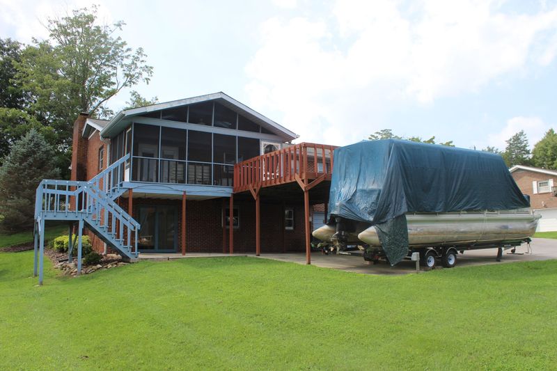 8224 Spruceland Rd, Powell, TN 37849