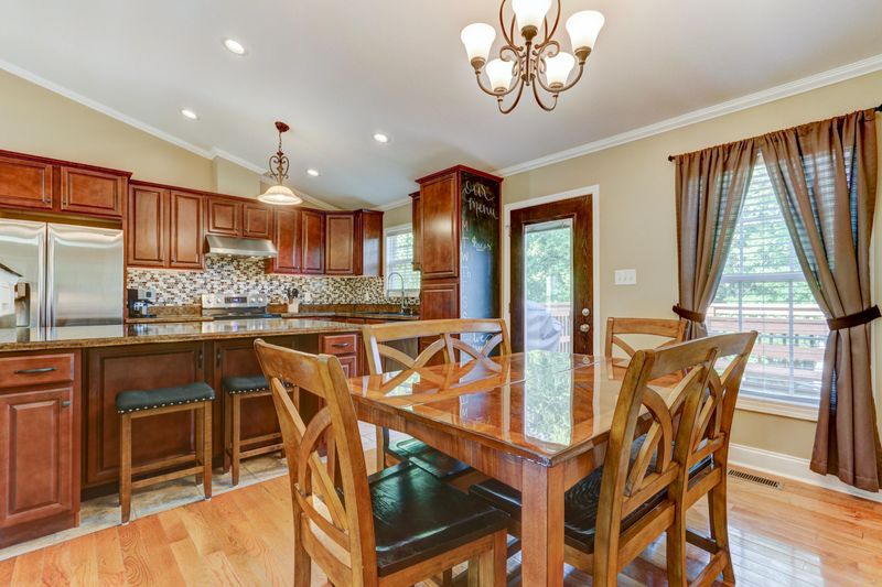 8225 Gamblers Choice Tr, Powell, TN 37849