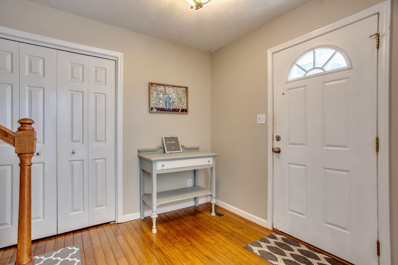 8225 Oak Terrace Ln, Powell, TN 37849