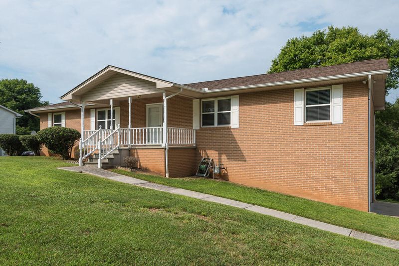 8229 Cricket Rd, Powell, TN 37849