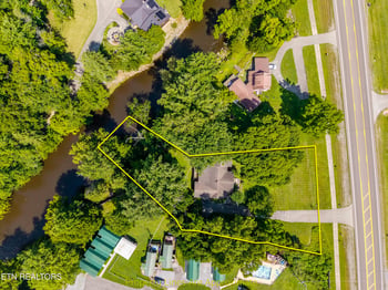 8229 E Lamar Alexander Parkway Pkwy, Townsend, TN 37882