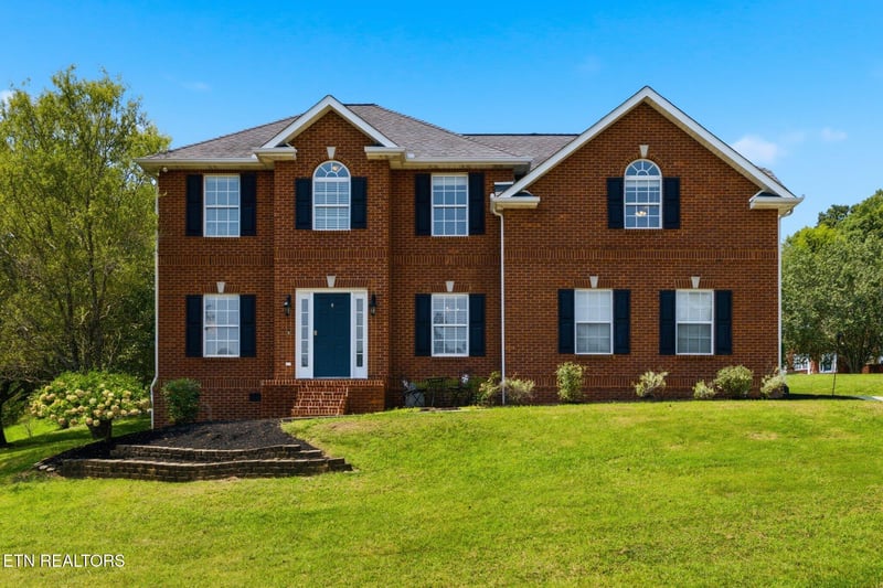 8229 Woodpath Ln, Powell, TN 37849