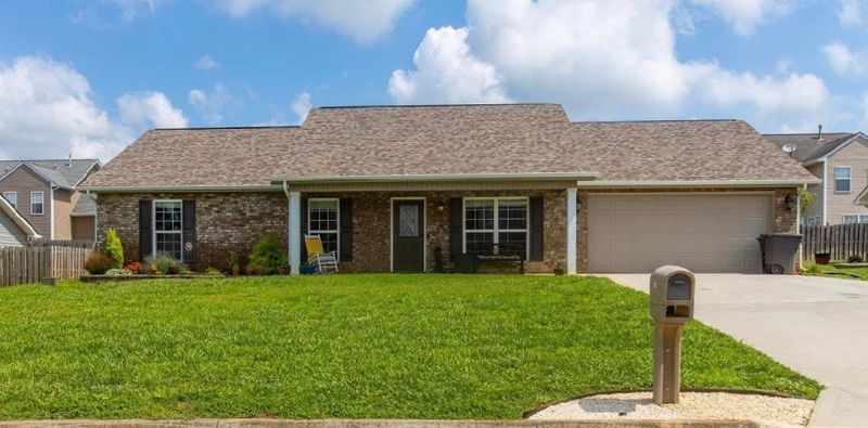823 Evelyn Dr, Loudon, TN 37774