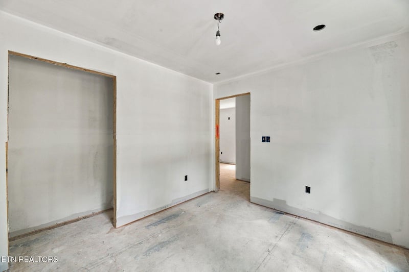 823 Gresham Rd, Knoxville, TN 37918