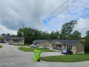 823 Peavine Rd, Crossville, TN 38571