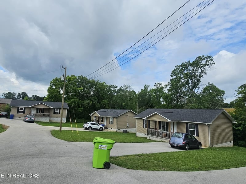 823 Peavine Rd, Crossville, TN 38571