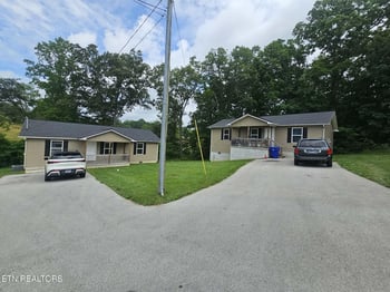 823 Peavine Rd, Crossville, TN 38571