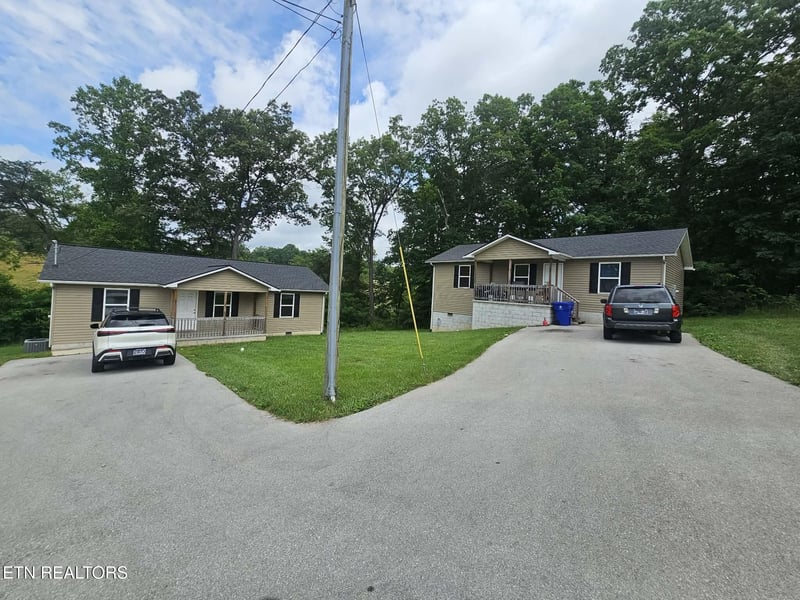 823 Peavine Rd, Crossville, TN 38571