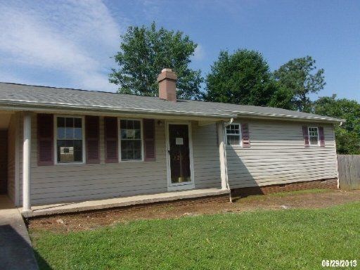 823 Peterson Ln, Maryville, TN 37803