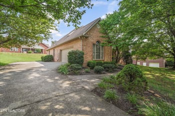 823 Royal View Dr, Maryville, TN 37801