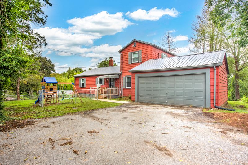 823 Sargent Dr, Kingston, TN 37763