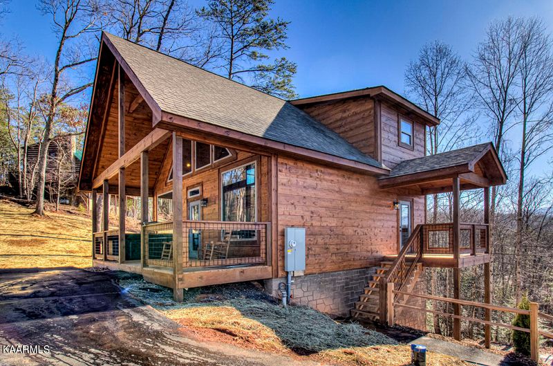823 Ski View Ln, Sevierville, TN 37876