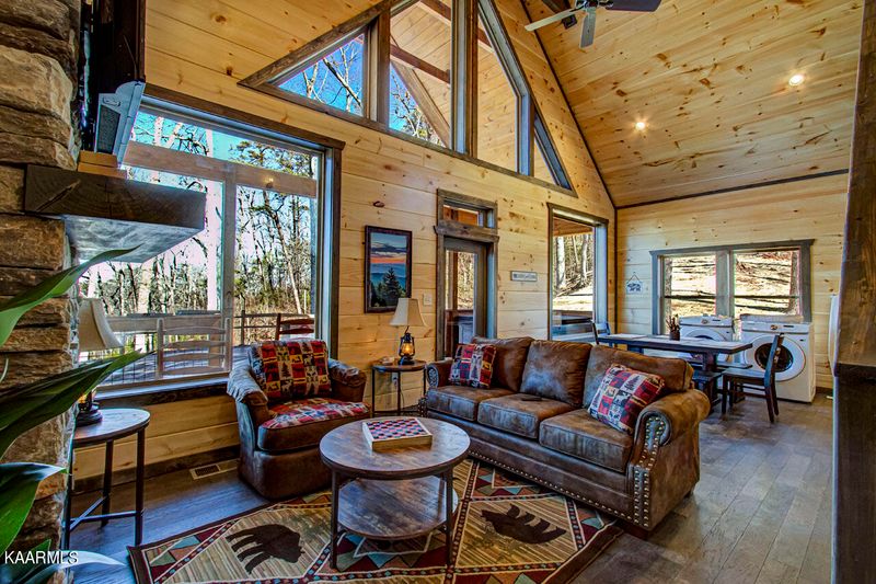 823 Ski View Ln, Sevierville, TN 37876