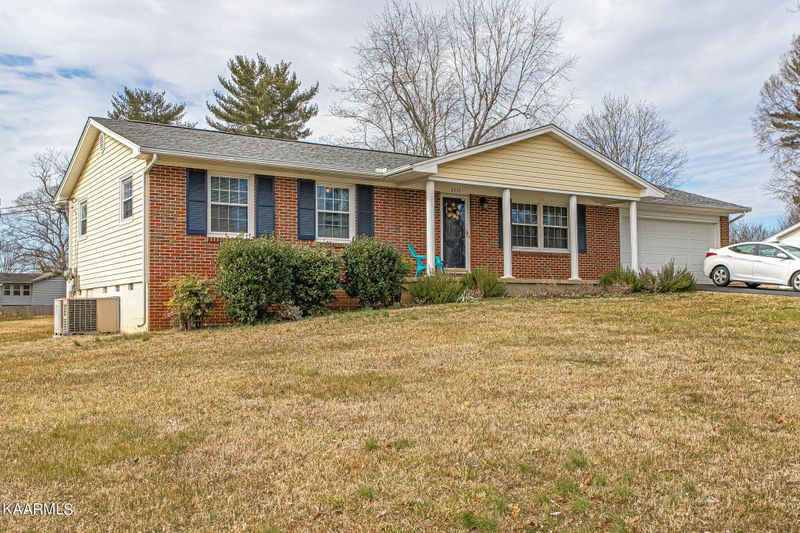8233 Foxall Cir, Knoxville, TN 37923