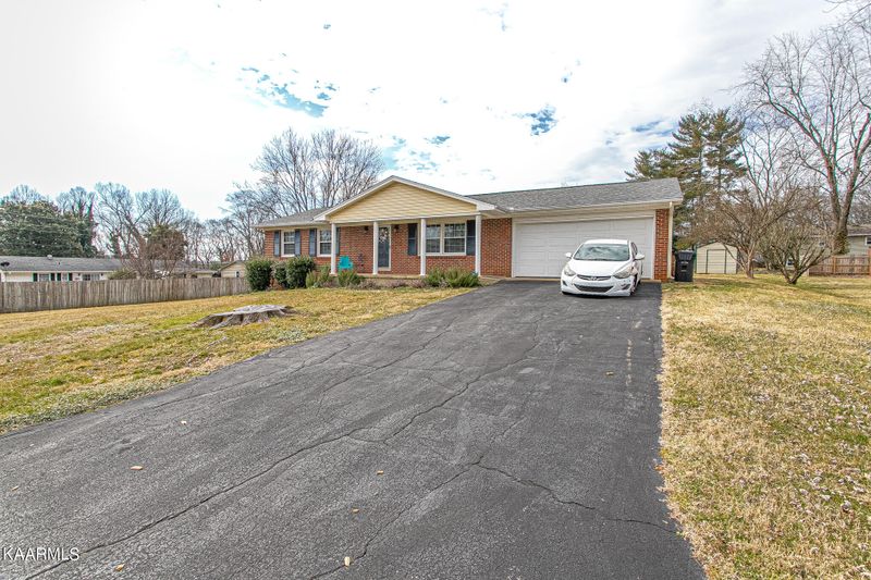 8233 Foxall Cir, Knoxville, TN 37923