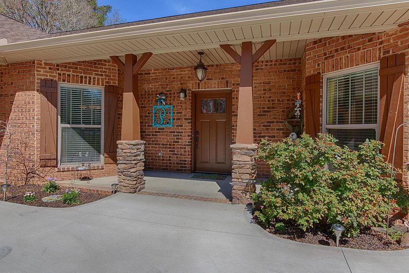 8236 Collier Rd, Powell, TN 37849