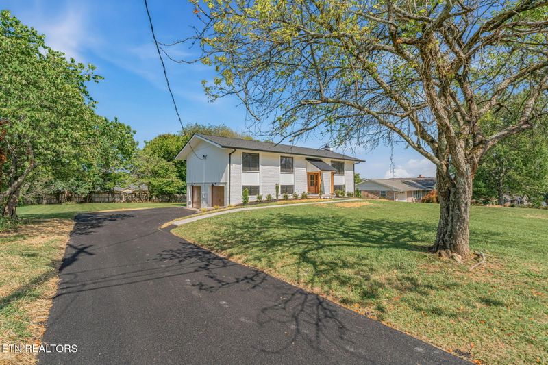 8236 Spruceland Rd, Powell, TN 37849