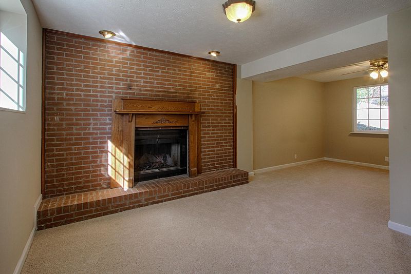 824 Bent Tree Rd, Knoxville, TN 37934