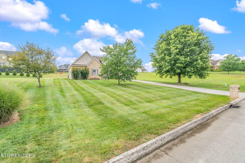824 Commonwealth Ave, Strawberry Plains, TN 37871