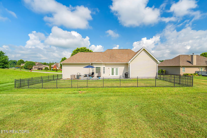 824 Commonwealth Ave, Strawberry Plains, TN 37871