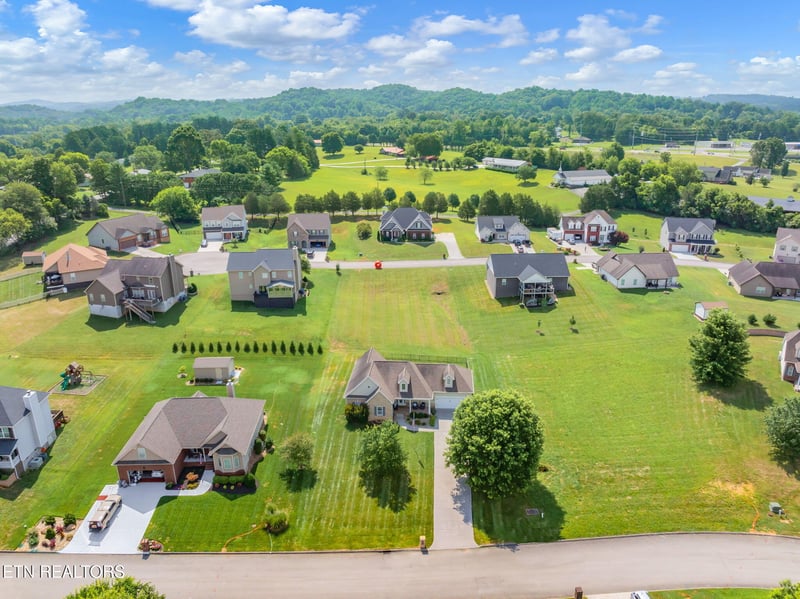 824 Commonwealth Ave, Strawberry Plains, TN 37871