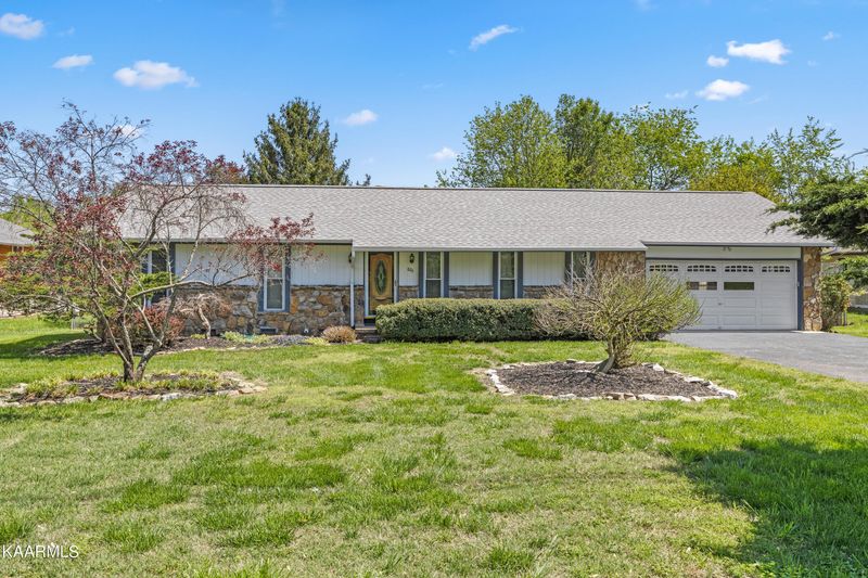824 Crest Forest Rd, Knoxville, TN 37923