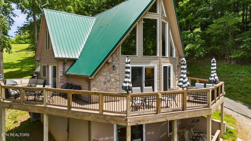 824 Deerfield Way, Lafollette, TN 37766