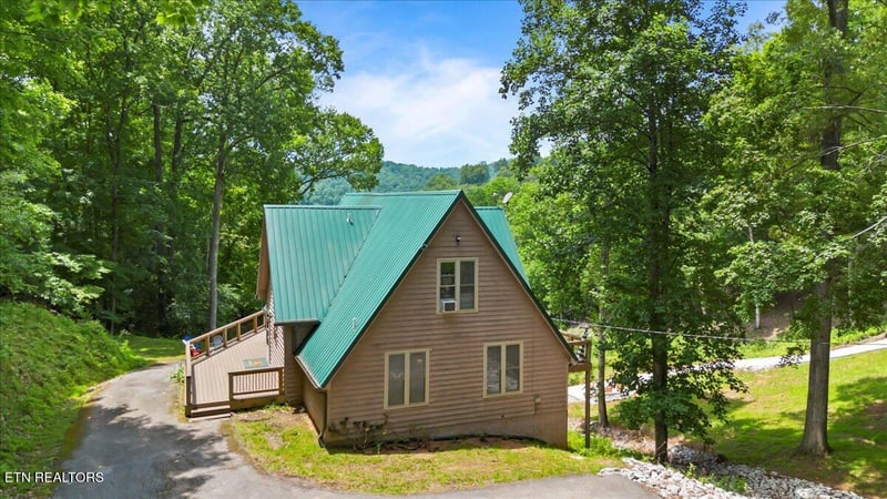 824 Deerfield Way, Lafollette, TN 37766