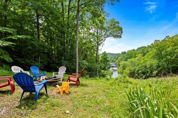 824 Deerfield Way, Lafollette, TN 37766