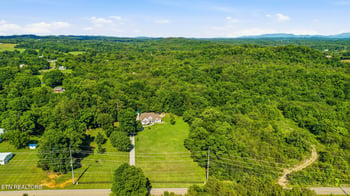 824 Midway Rd, Strawberry Plains, TN 37871