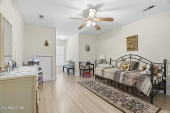 824 Midway Rd, Strawberry Plains, TN 37871