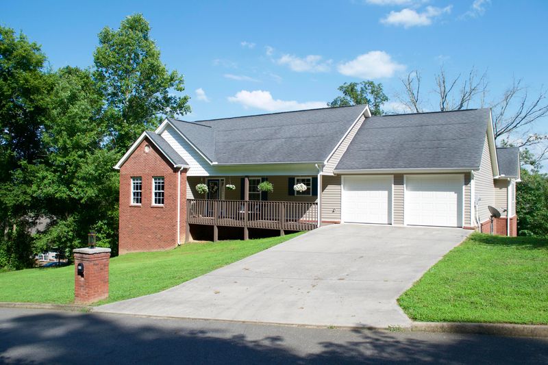824 Mountain Grove Ln, Seymour, TN 37865