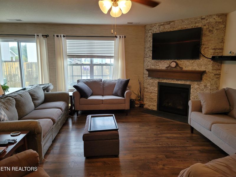 824 Old Towne Loop Dr, Seymour, TN 37865