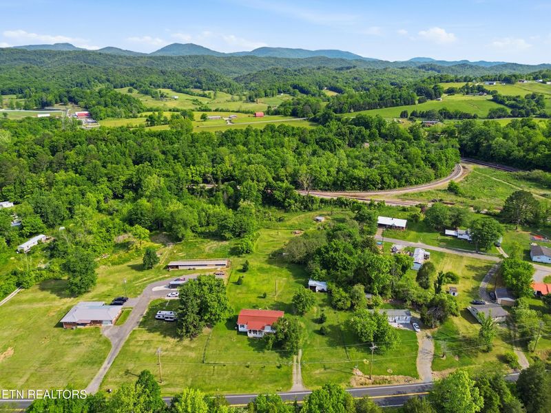 824 Oliver Springs Hwy, Clinton, TN 37716