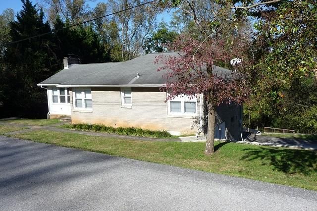 824 Sargent Dr, Kingston, TN 37763