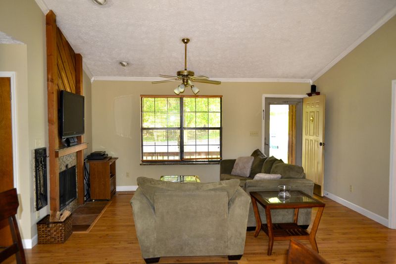 824 Smoke Creek Rd, Knoxville, TN 37934