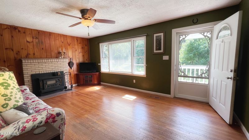 824 Sugar Loaf Rd, Sevierville, TN 37876