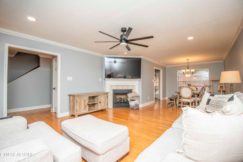 8247 Woodpath Ln, Powell, TN 37849