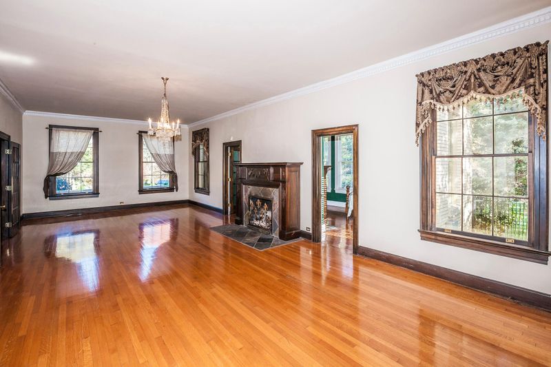825 Cherokee Blvd, Knoxville, TN 37919