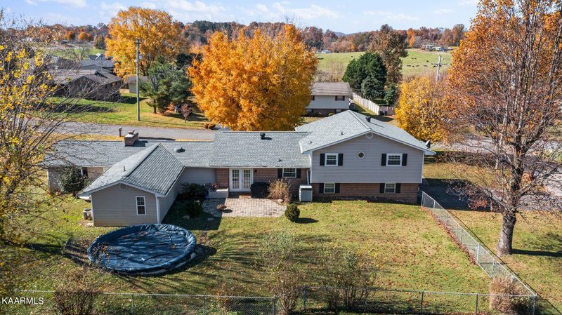 825 Clearmont Dr, Etowah, TN 37331